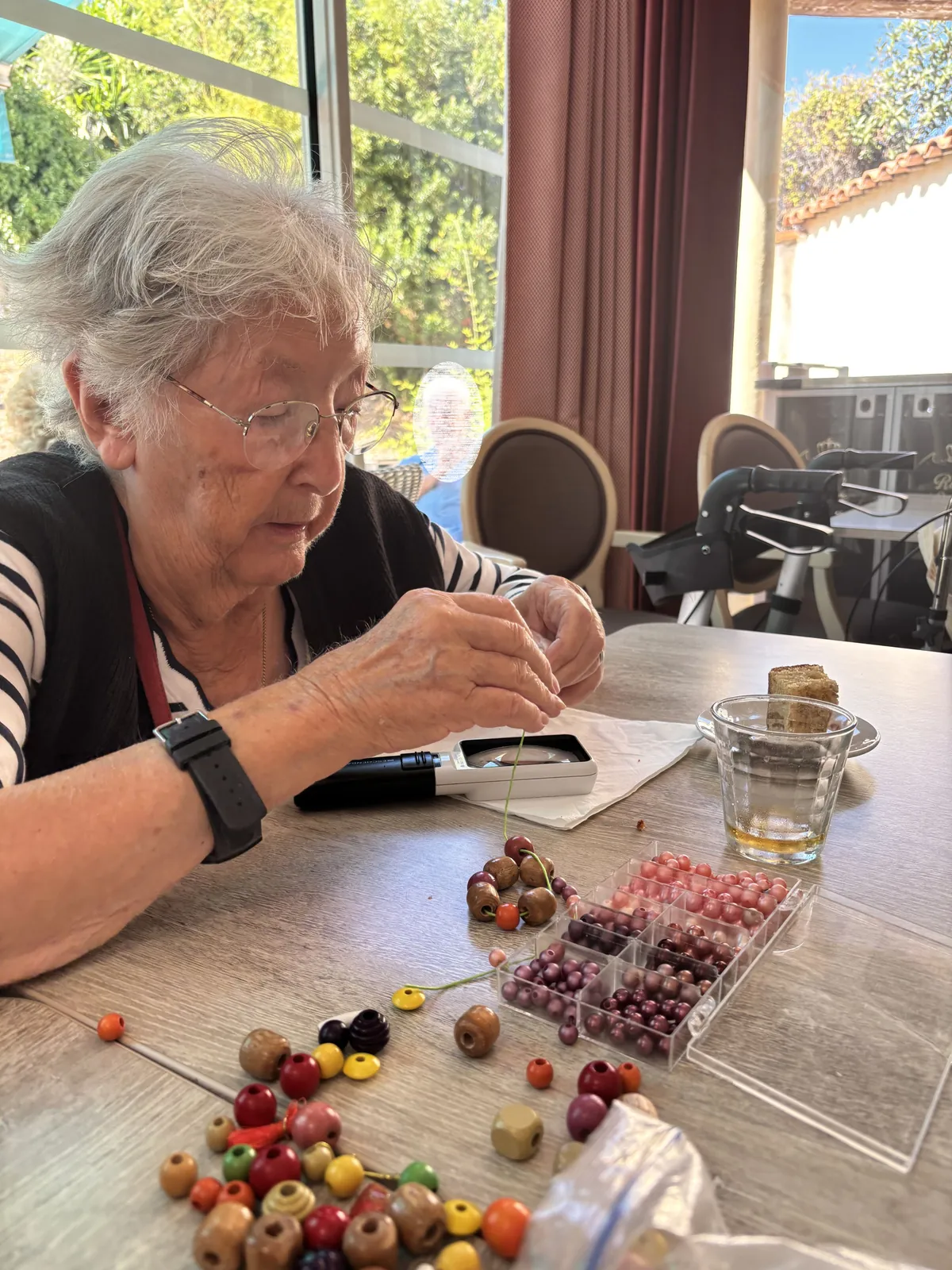 Atelier perles & motricité fine 
