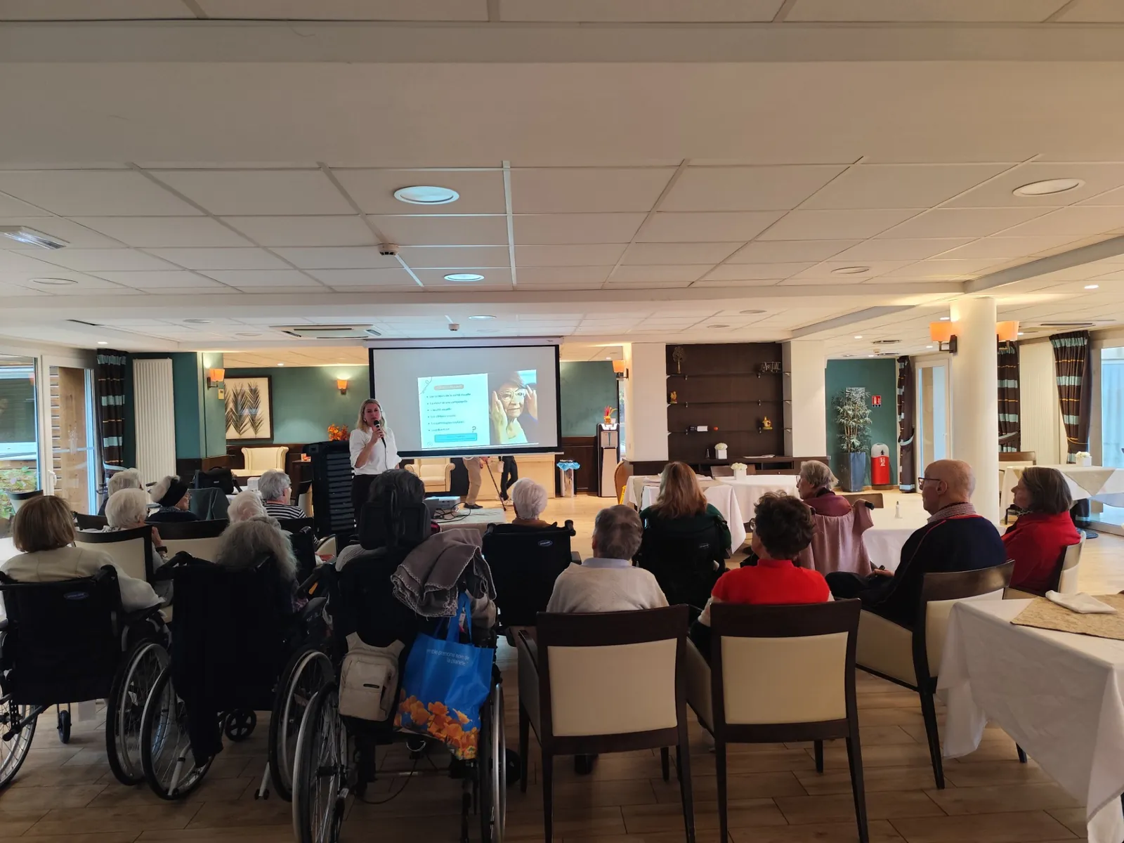 Conférence avec l'opticienne mobile 