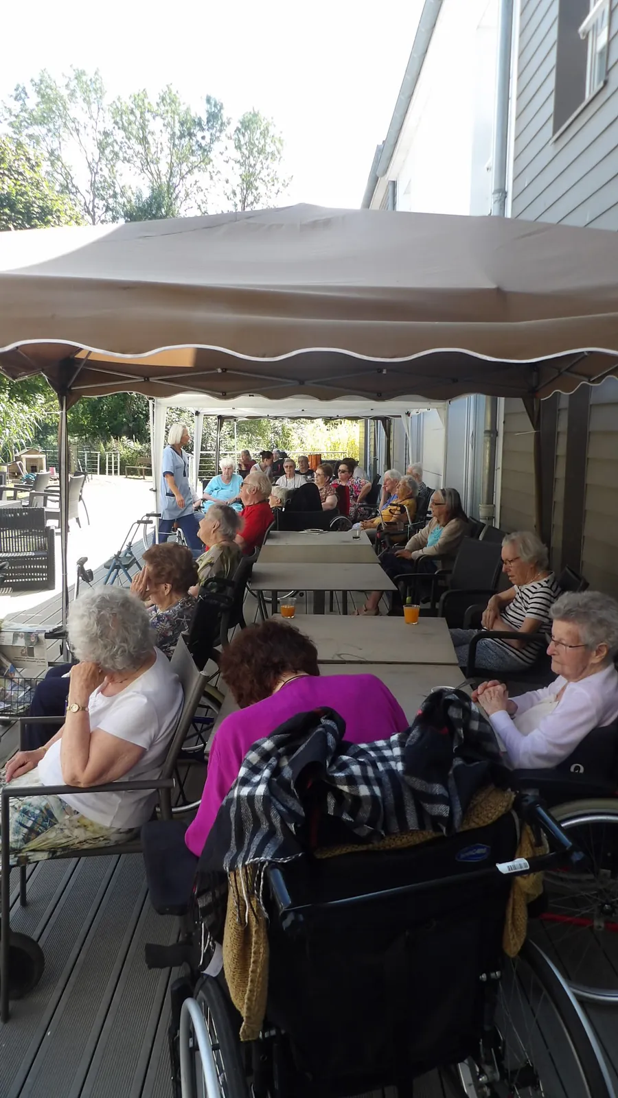 Tir à l’arbalète, clowns farceurs et remise de médaille… enfin presque !