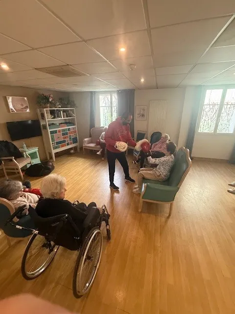 Atelier boxe à l'EHPAD Les jardins de Thiais