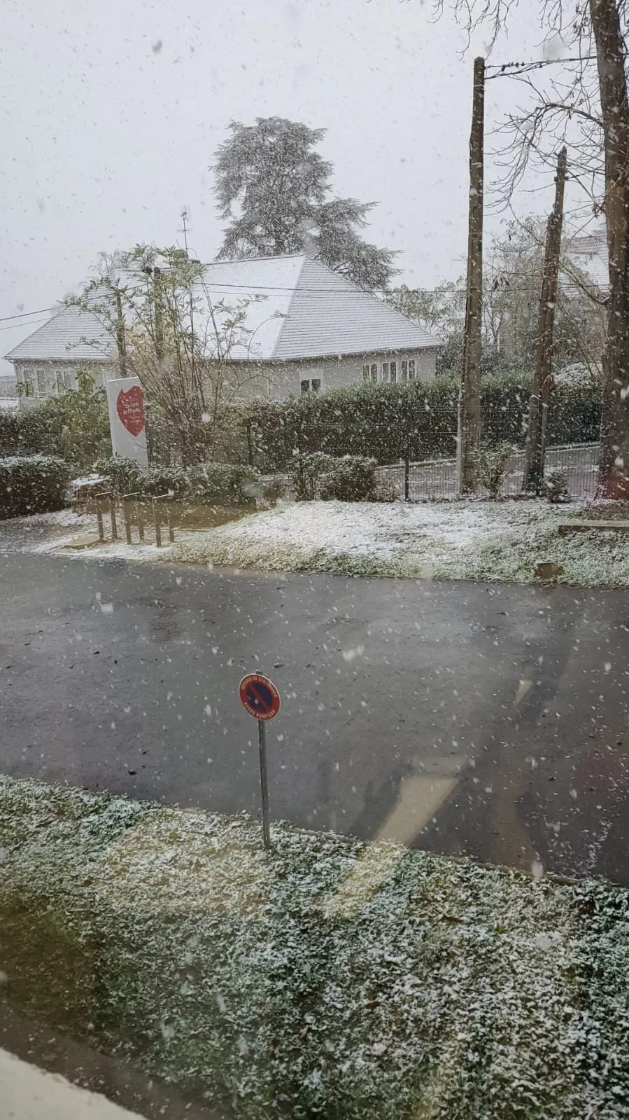 Quand la résidence se recouvre d'un épais manteau blanc....