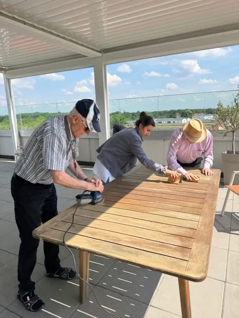 Un peu de bricolage pour préparer l'été aux terrasses de l'étoile