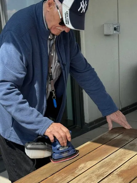 Un peu de bricolage pour préparer l'été aux terrasses de l'étoile