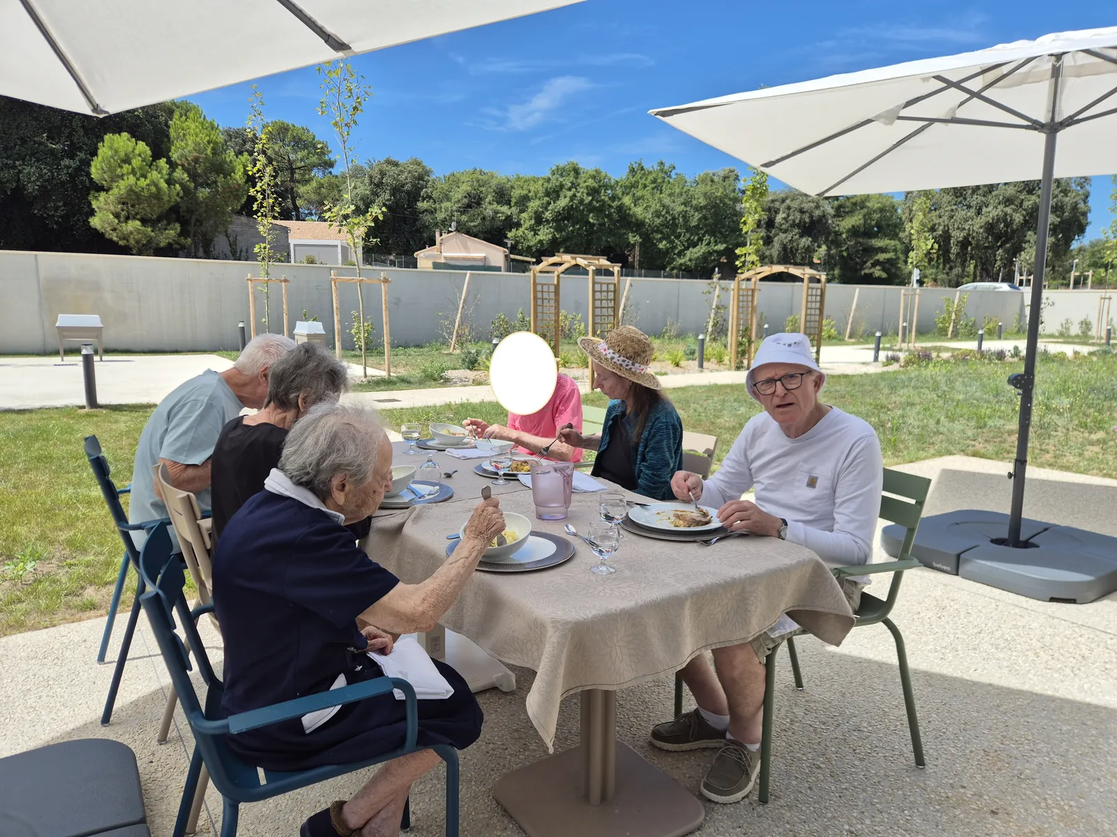 Déjeuner en terrasse 