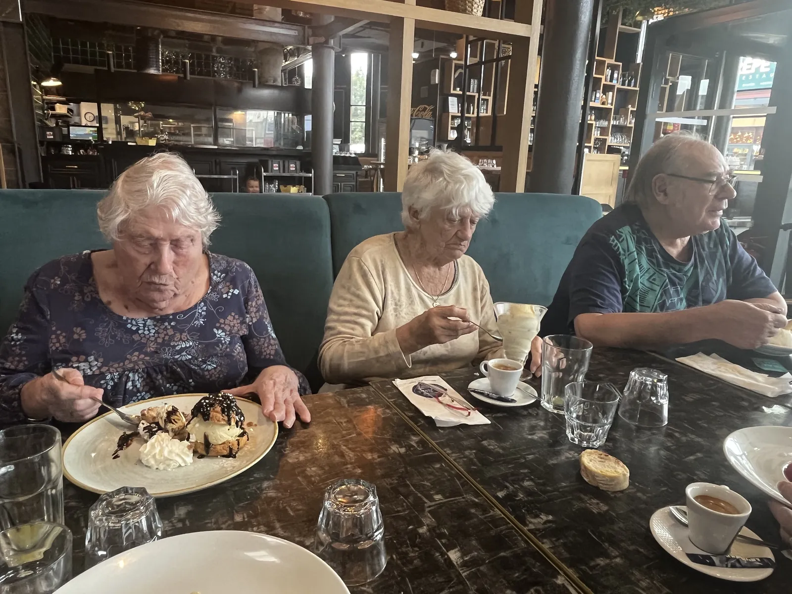 Sortie au restaurant : Partie 3 le dessert 
