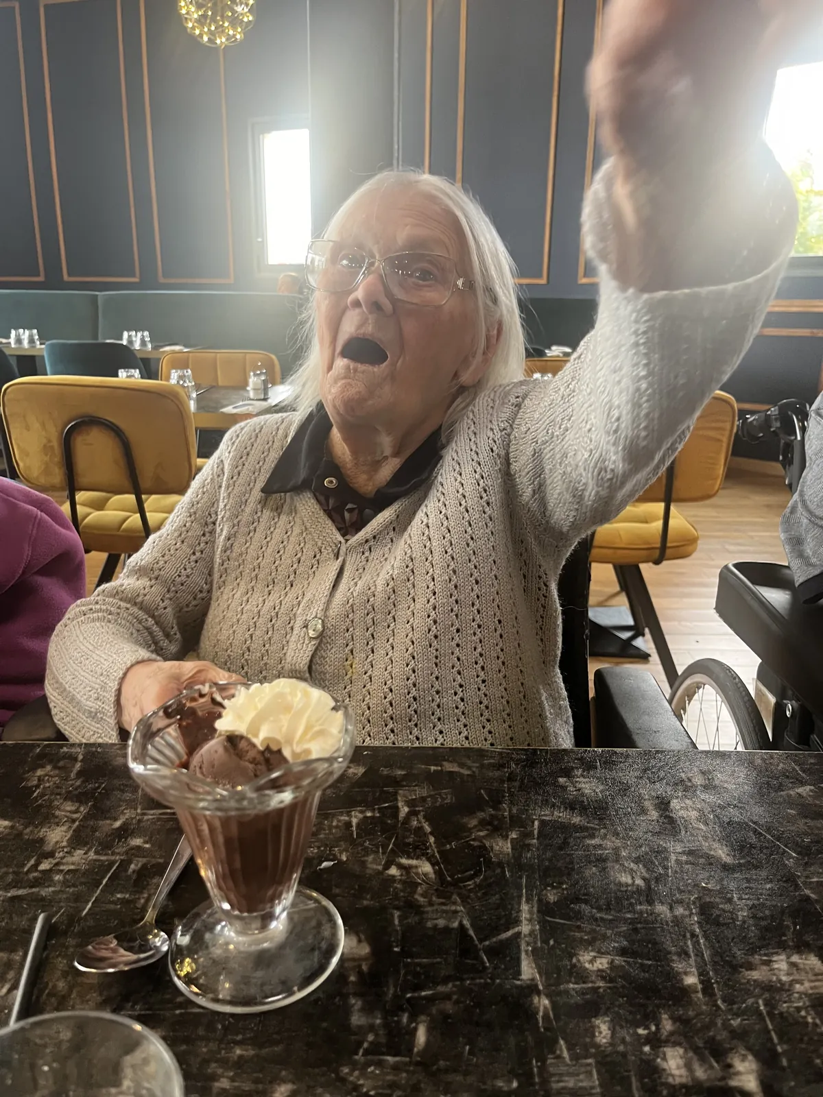 Sortie au restaurant : Partie 3 le dessert 
