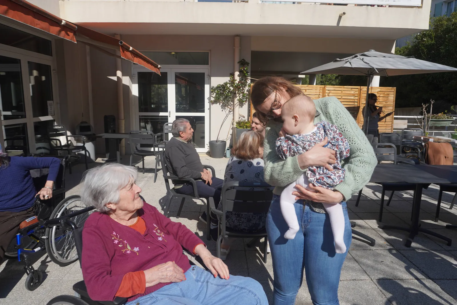 QUAND LES RIRES D’ENFANTS ILLUMINENT LA RESIDENCE
