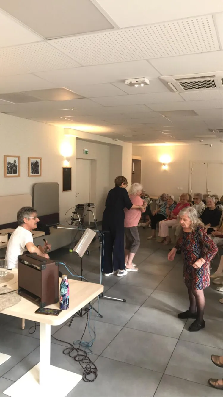 Animation musicale avec Pascal, musicien et chanteur
