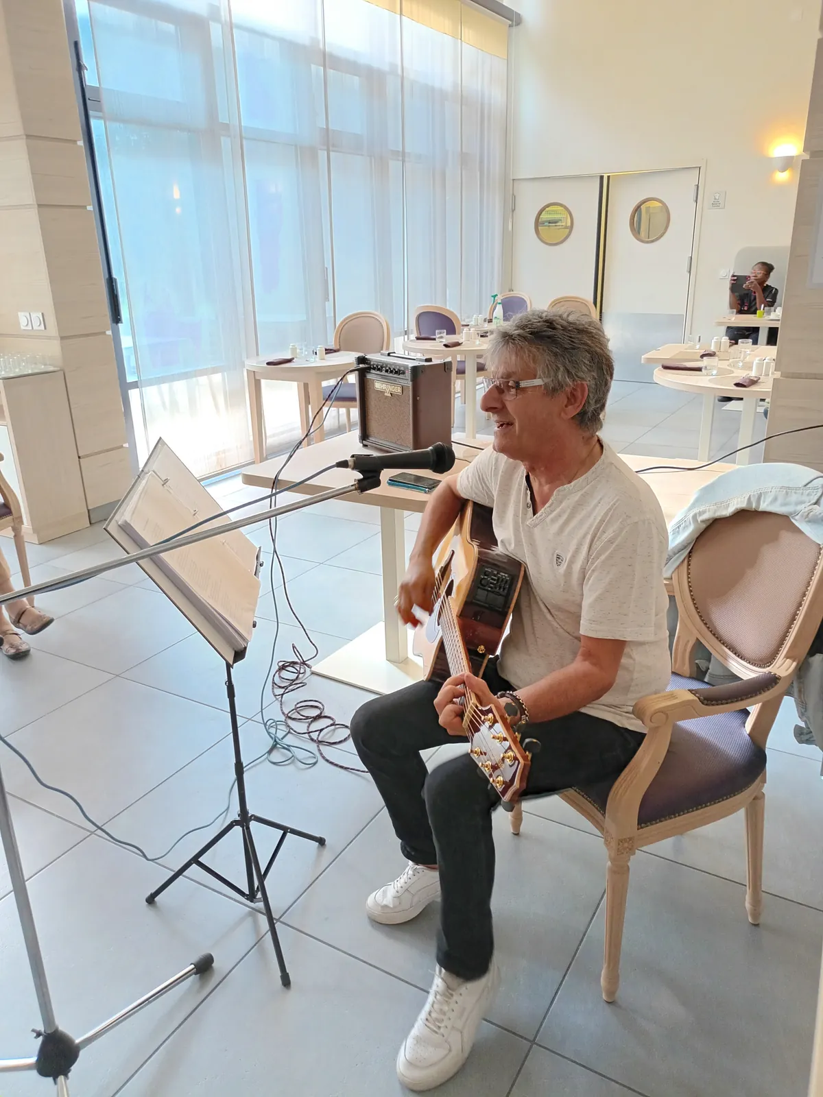 Animation musicale avec Pascal, musicien et chanteur
