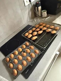 Atelier cuisine à l’unité protégée : des madeleines pour le goûter