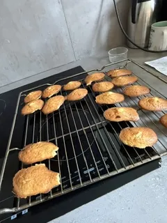 Atelier cuisine à l’unité protégée : des madeleines pour le goûter