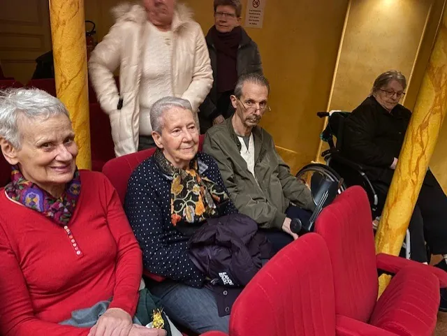 SORTIE AU THEÂTRE DE NOGENT SUR SEINE POUR LES RESIDENTS DES JARDINS MEDICIS PROVINS