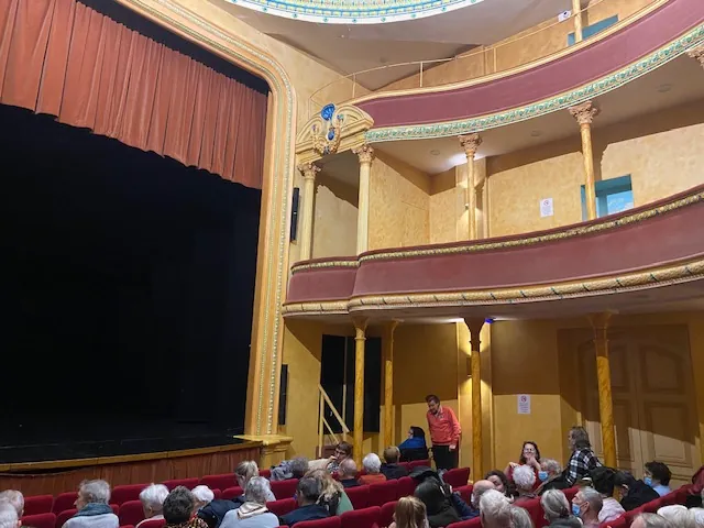 SORTIE AU THEÂTRE DE NOGENT SUR SEINE POUR LES RESIDENTS DES JARDINS MEDICIS PROVINS