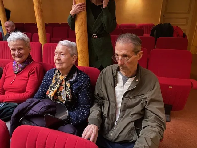 SORTIE AU THEÂTRE DE NOGENT SUR SEINE POUR LES RESIDENTS DES JARDINS MEDICIS PROVINS