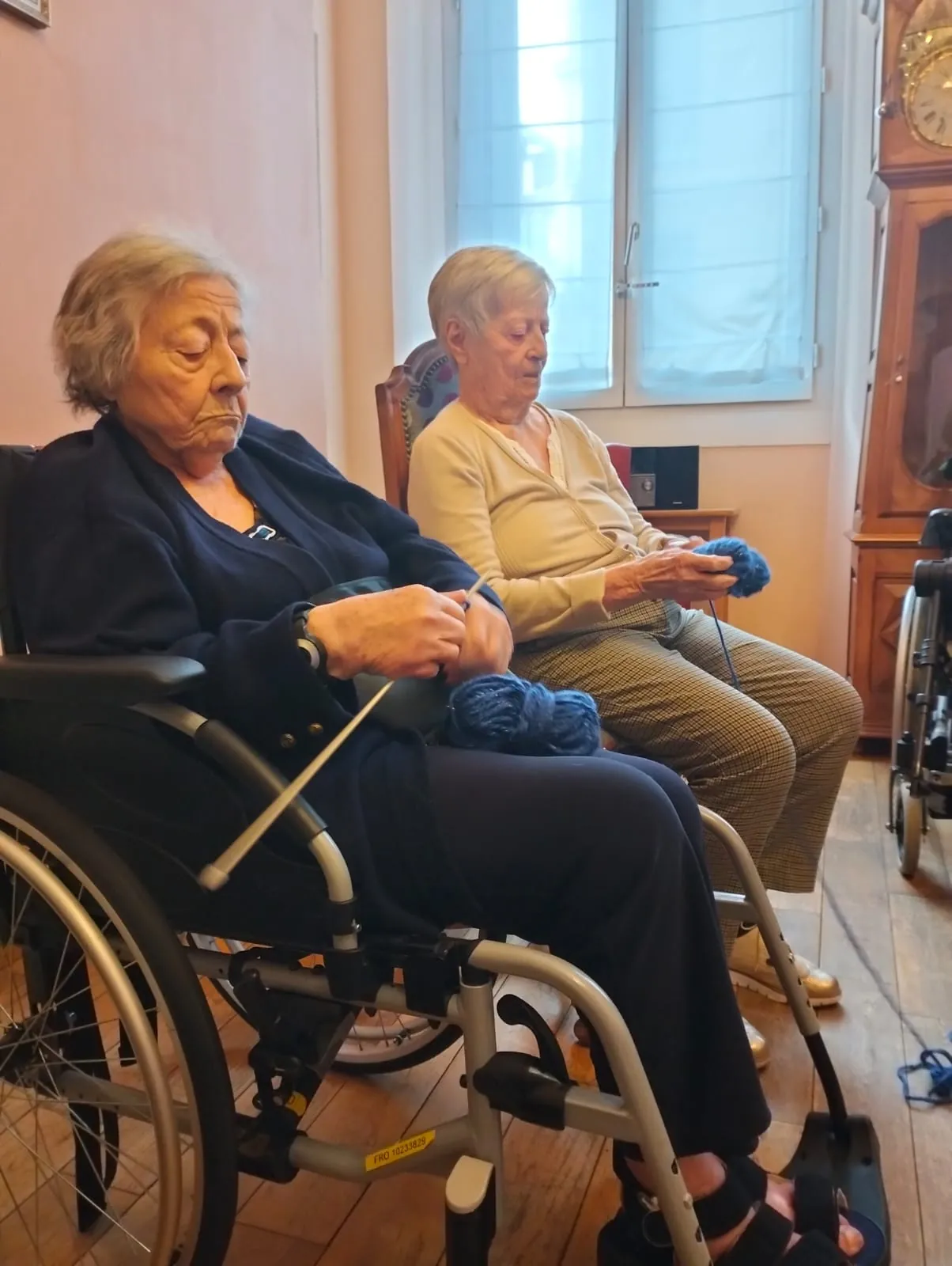 Un Atelier Tricot : Des Liens Tissés avec Amour et Compagnie