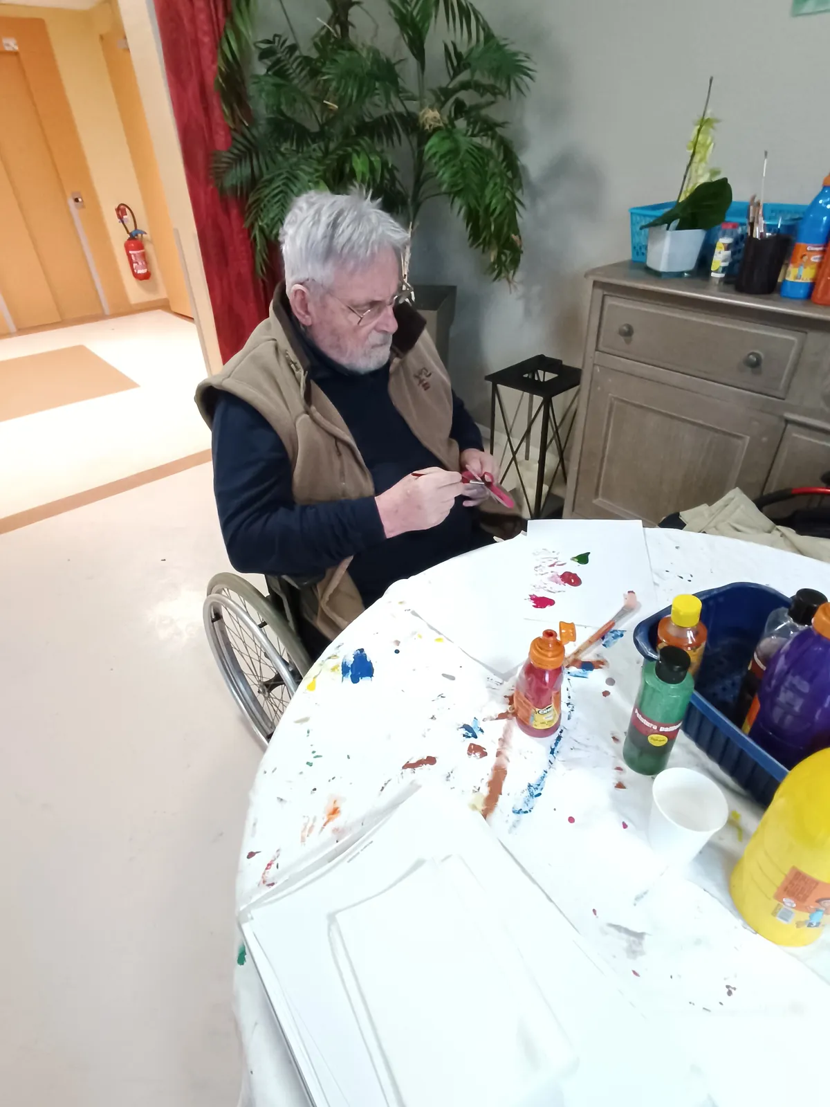 Atelier peinture avec les résidents de Gouvieux 