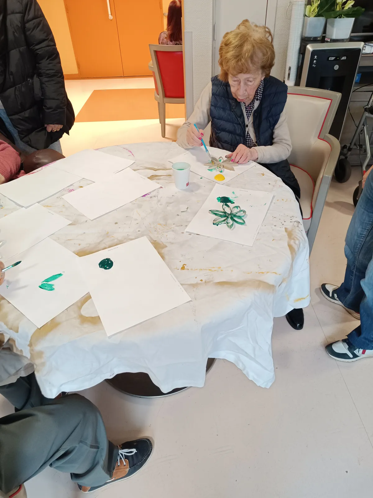 Atelier peinture avec les résidents de Gouvieux 