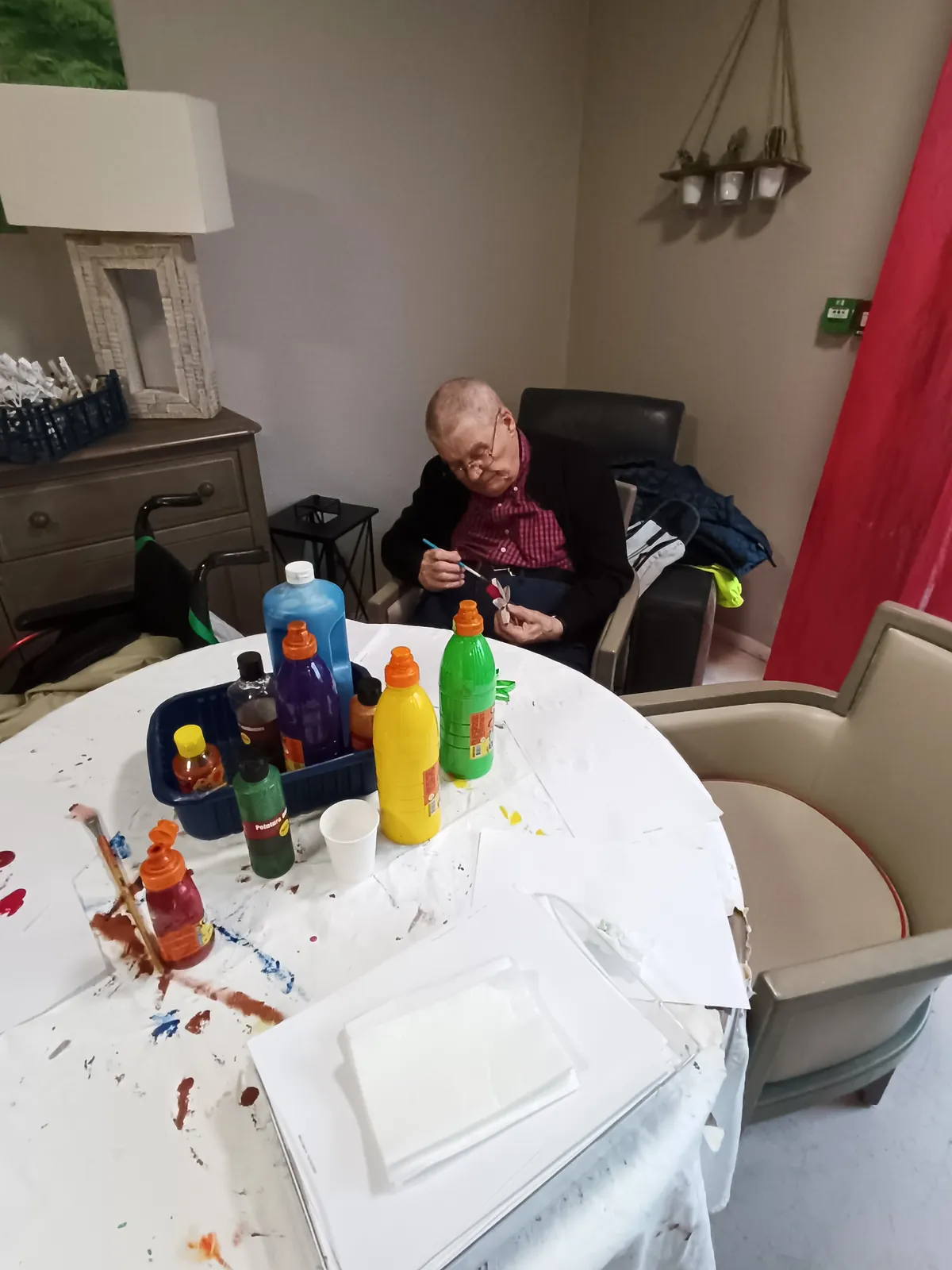 Atelier peinture avec les résidents de Gouvieux 