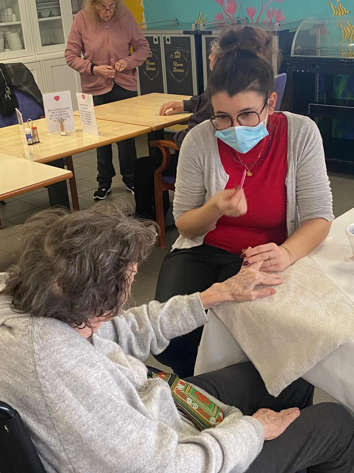 "Détente, papotages et vernis parfait : l’atelier bien-être qui fait du bien !"
