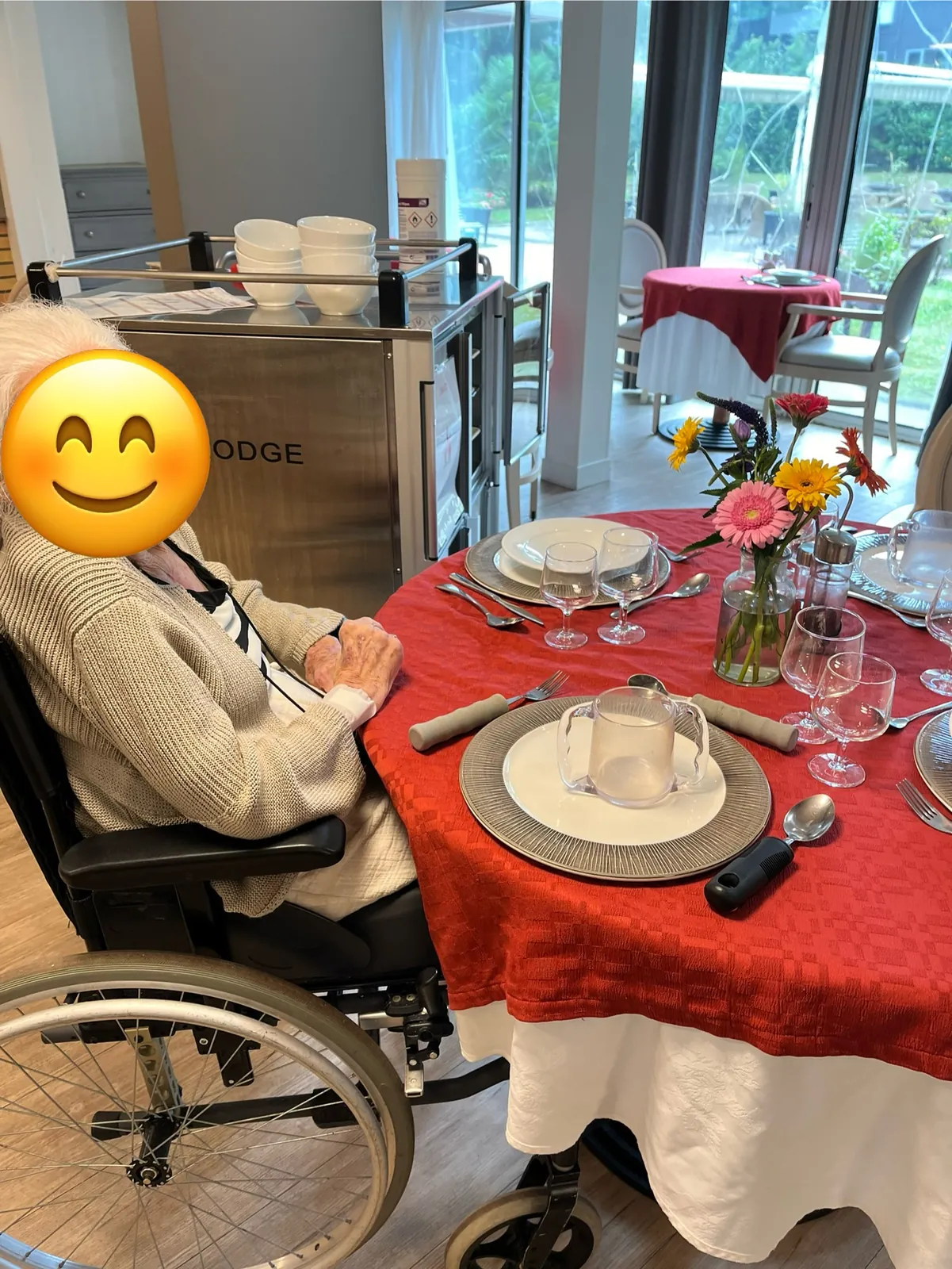 Une après-midi colorée par les bouquets préparés par nos résidents