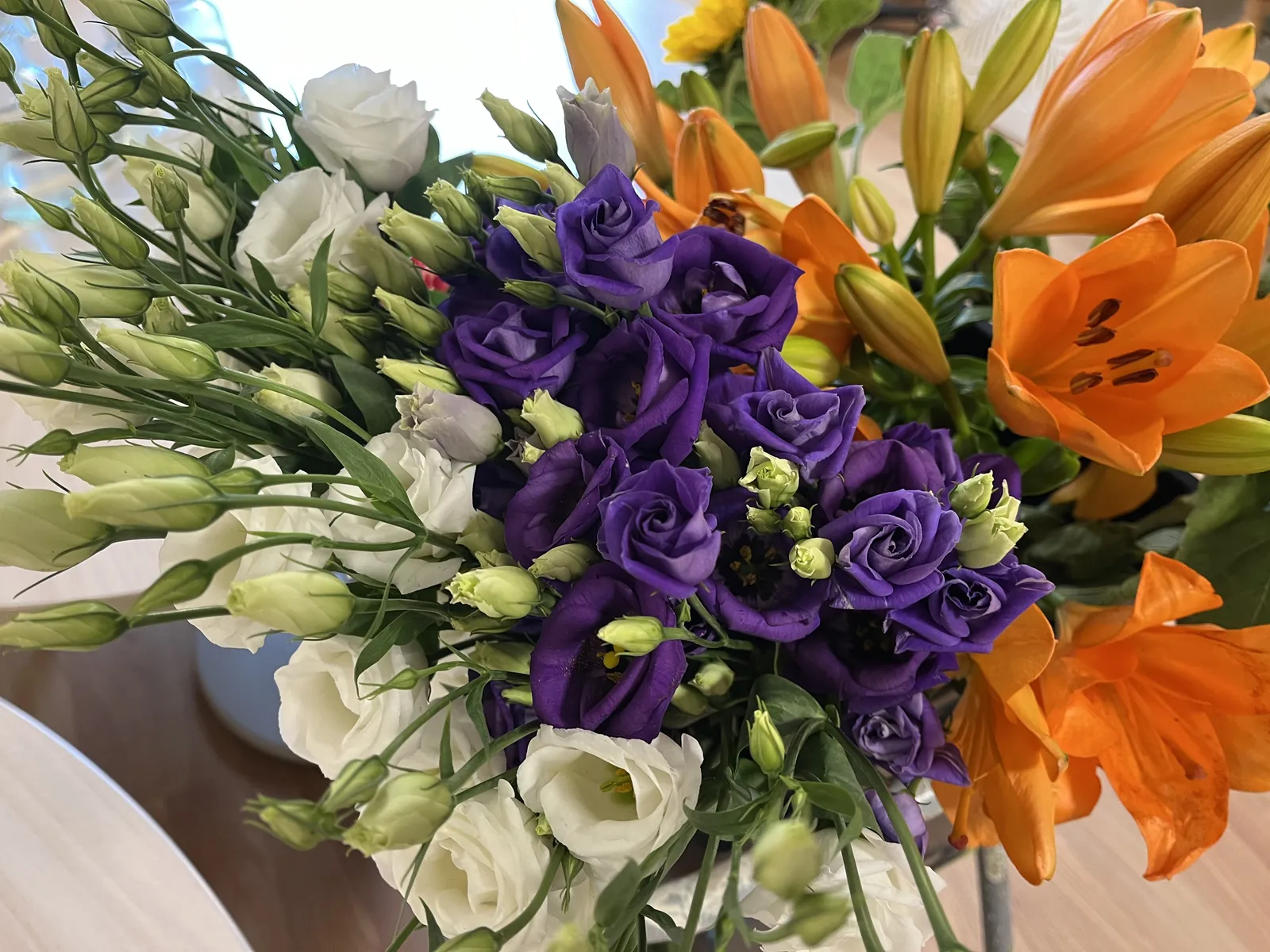 Une après-midi colorée par les bouquets préparés par nos résidents