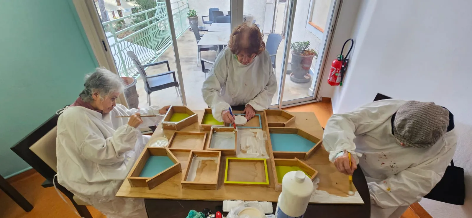 Atelier jardinage : le rempotage / Rénovation : Etape1 la peinture