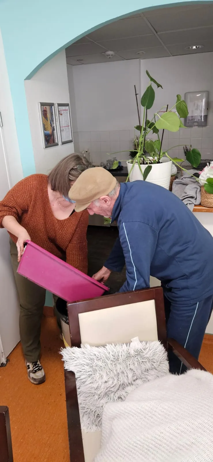 Atelier jardinage : le rempotage / Rénovation : Etape1 la peinture
