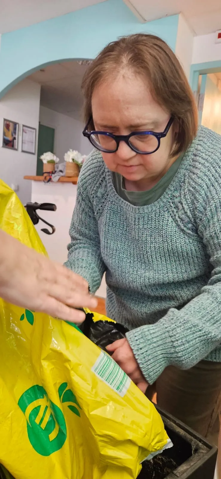 Atelier jardinage : le rempotage / Rénovation : Etape1 la peinture