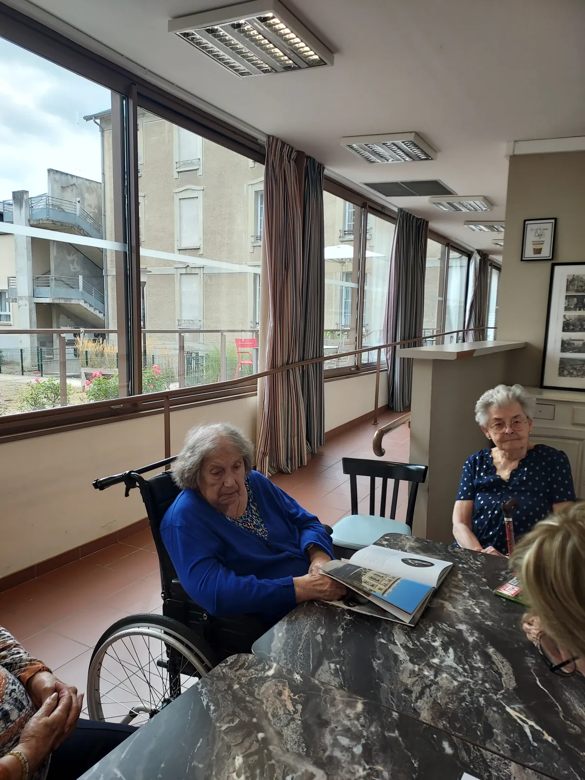 Gym Douce et lecture à la résidence 