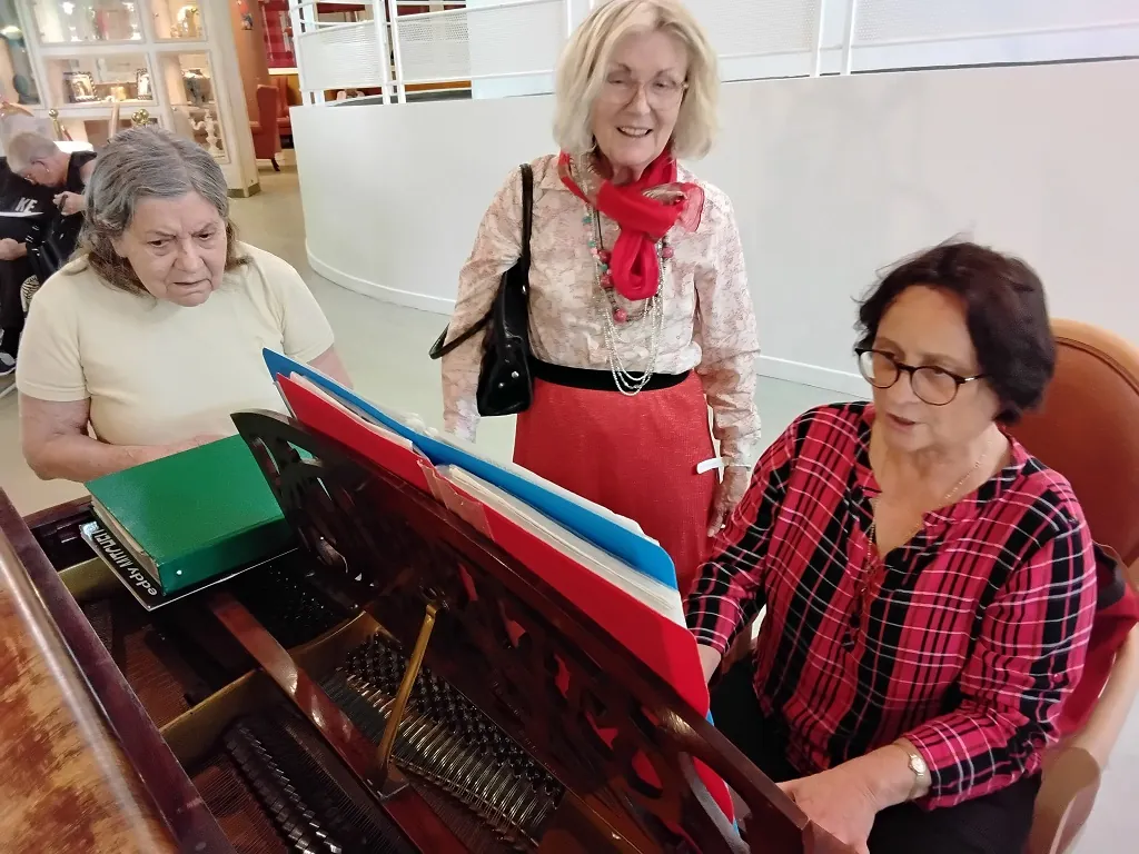 Le vieux piano de l'Agora...