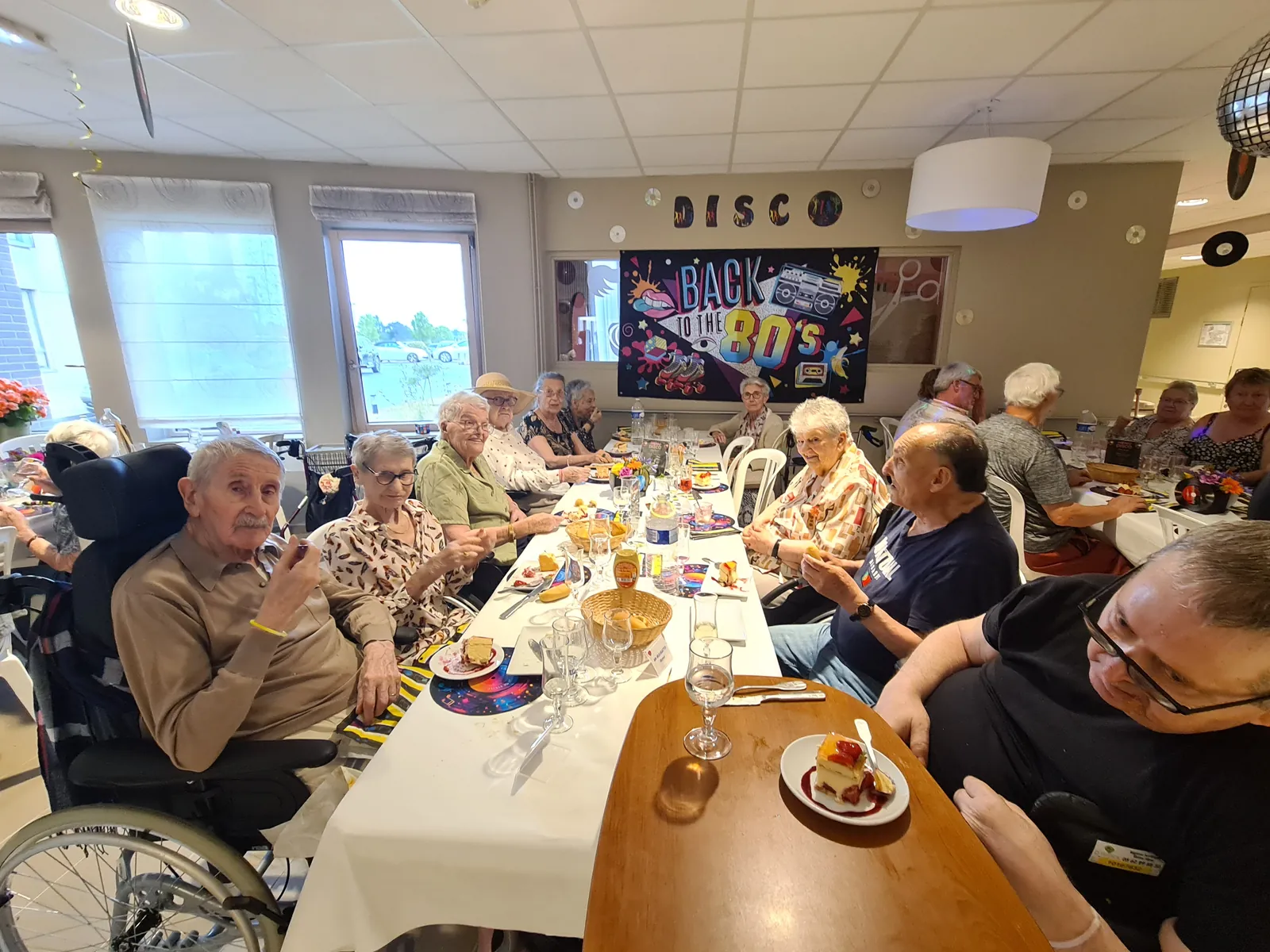 Repas des familles : une journée inoubliable sous le signe du disco !