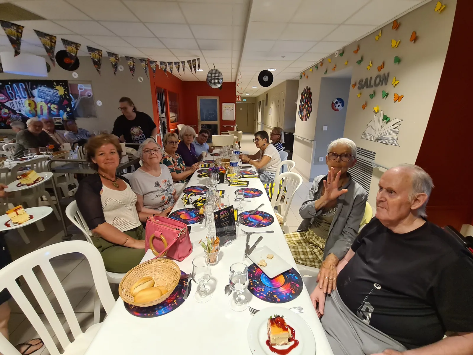 Repas des familles : une journée inoubliable sous le signe du disco !