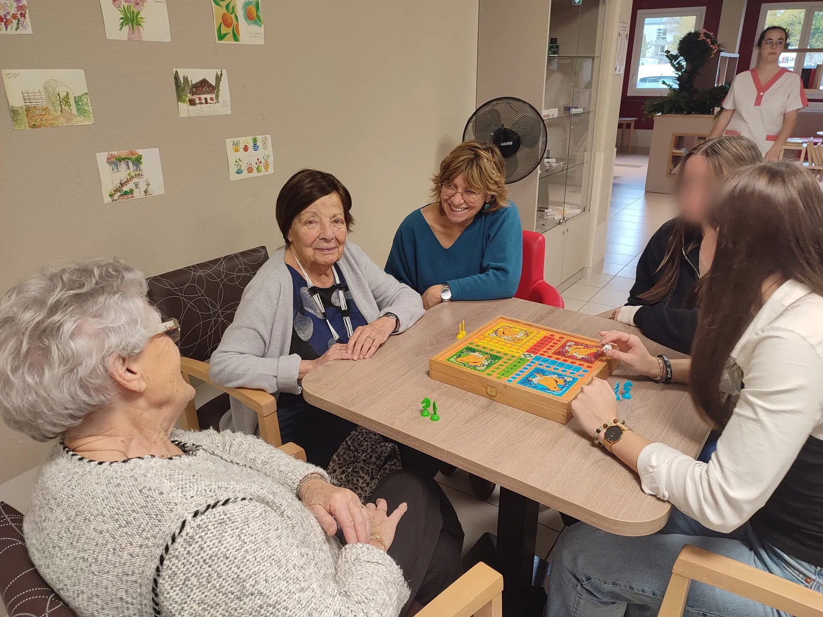 Les lycéens viennent jouer avec nos résidents !