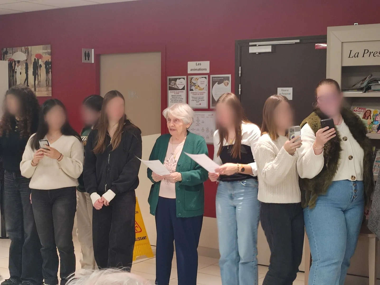 Les lycéens viennent jouer avec nos résidents !
