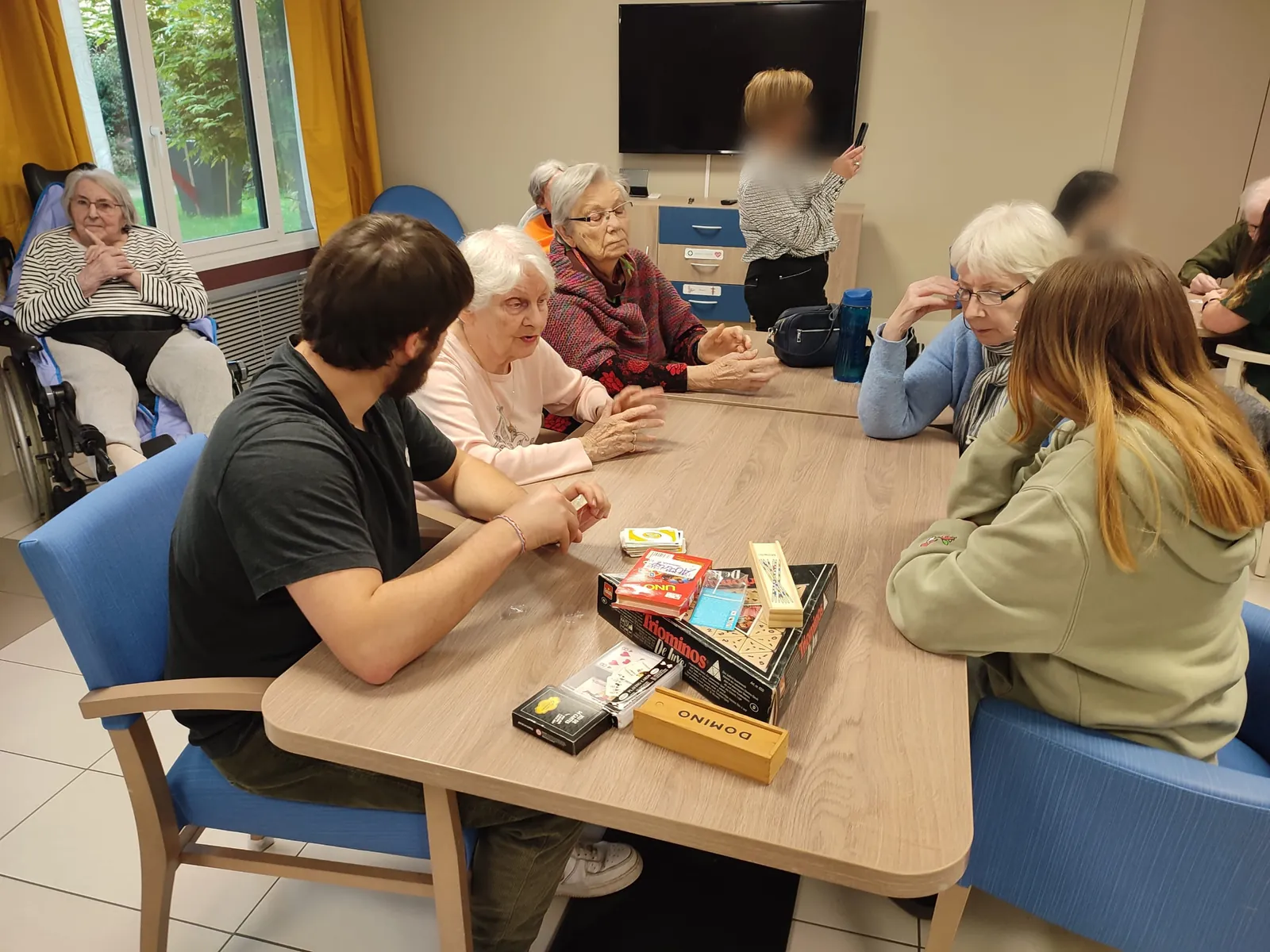 Les lycéens viennent jouer avec nos résidents !