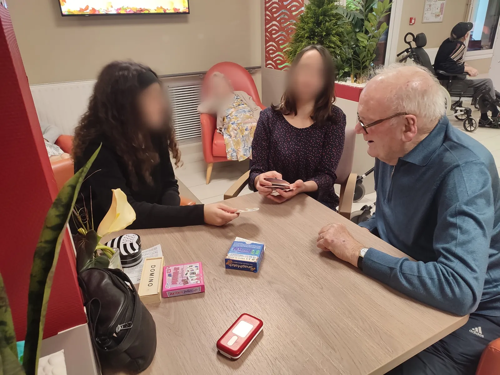 Les lycéens viennent jouer avec nos résidents !