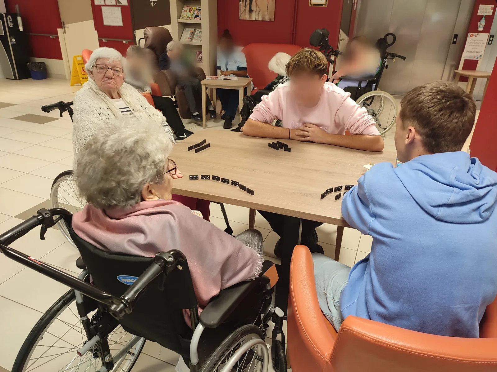 Les lycéens viennent jouer avec nos résidents !
