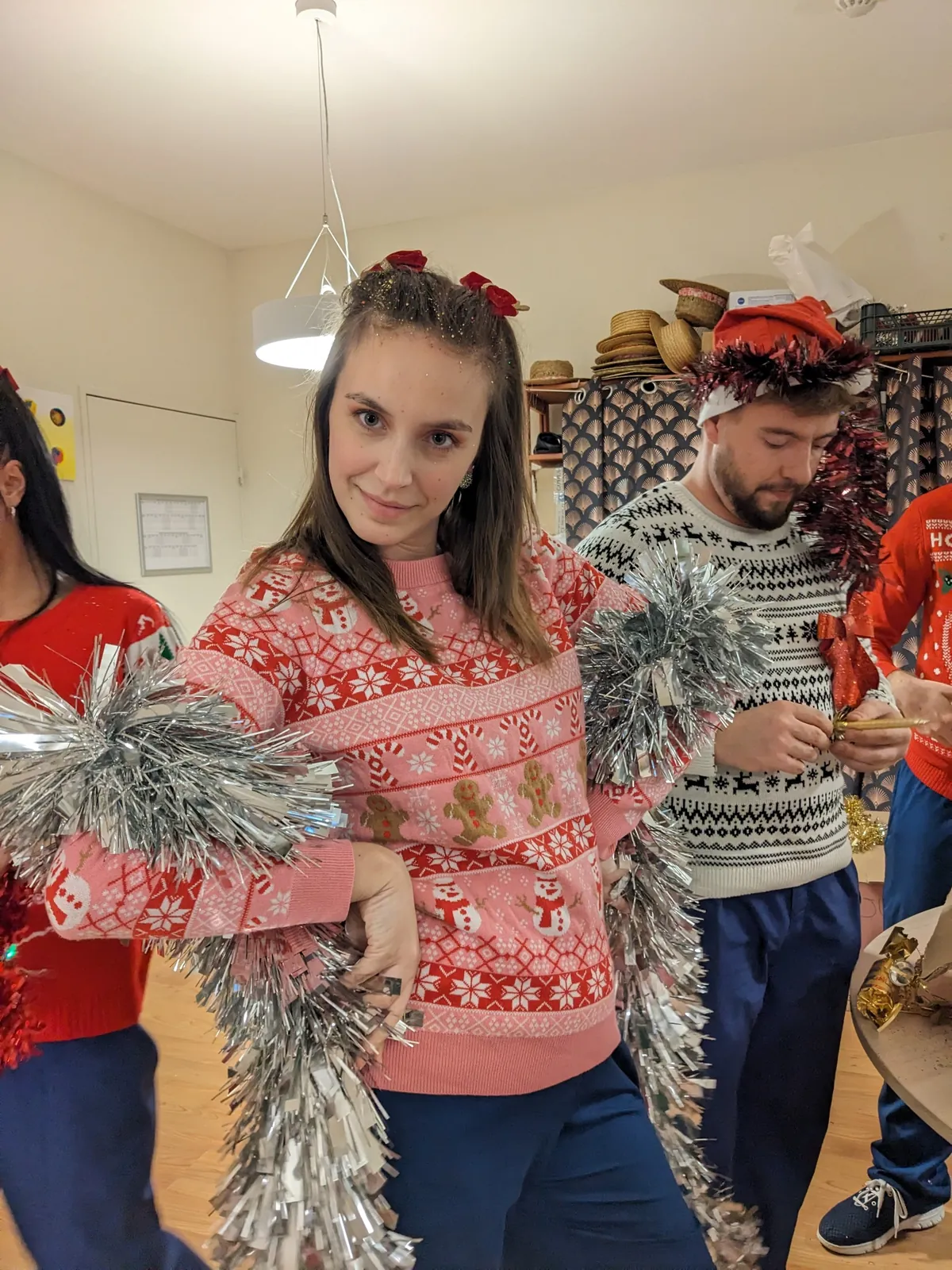 C'est dans la joie et la bonne humeur que s'est tenu le défilé du personnel en tenue de Noël !
