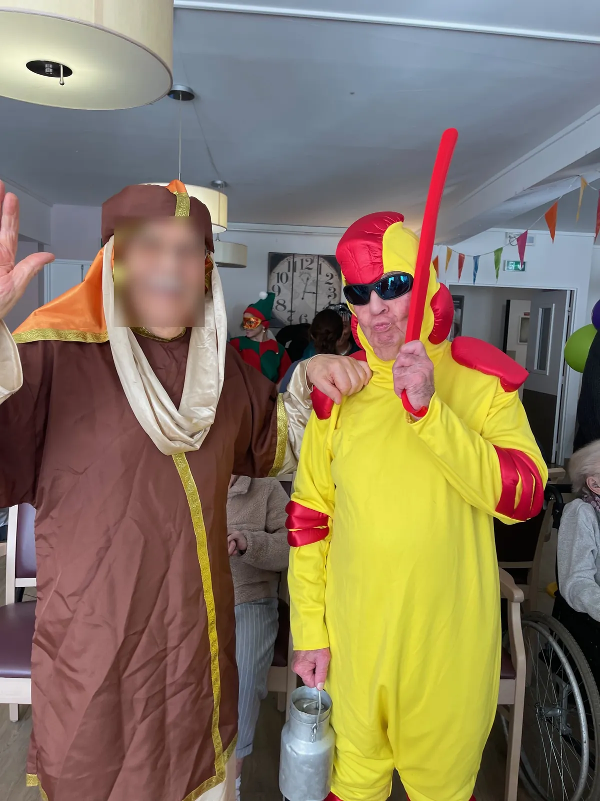 Carnaval à la résidence Les Hautes Futaies : un après-midi haut en couleurs !