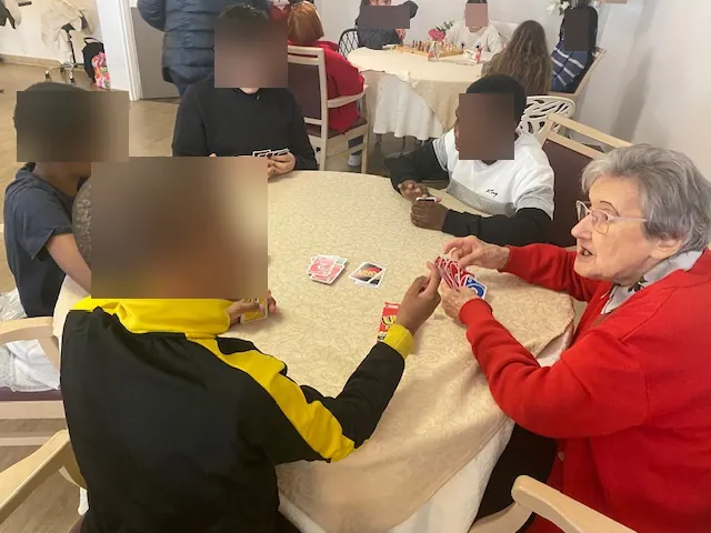 JEUX DE SOCIETE AVEC LA CLASSE DE CM1/CM2 DE L'ECOLE DES DONJONS