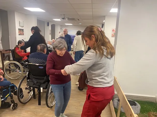 Soirée dansante improvisée dans tout l'établissement !