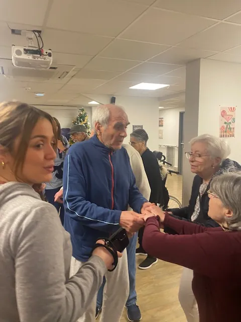Soirée dansante improvisée dans tout l'établissement !