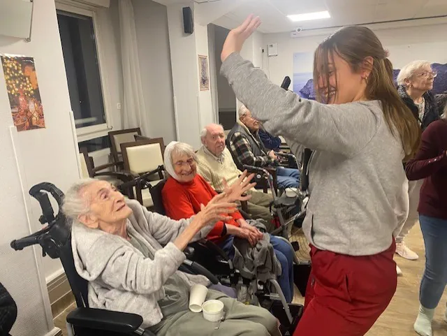 Soirée dansante improvisée dans tout l'établissement !