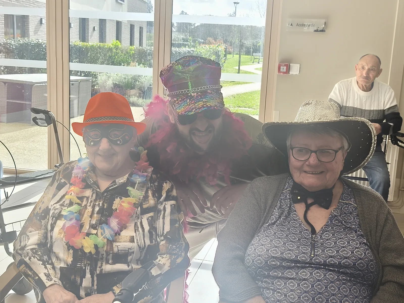Carnaval à la résidence : un moment de partage intergénérationnel