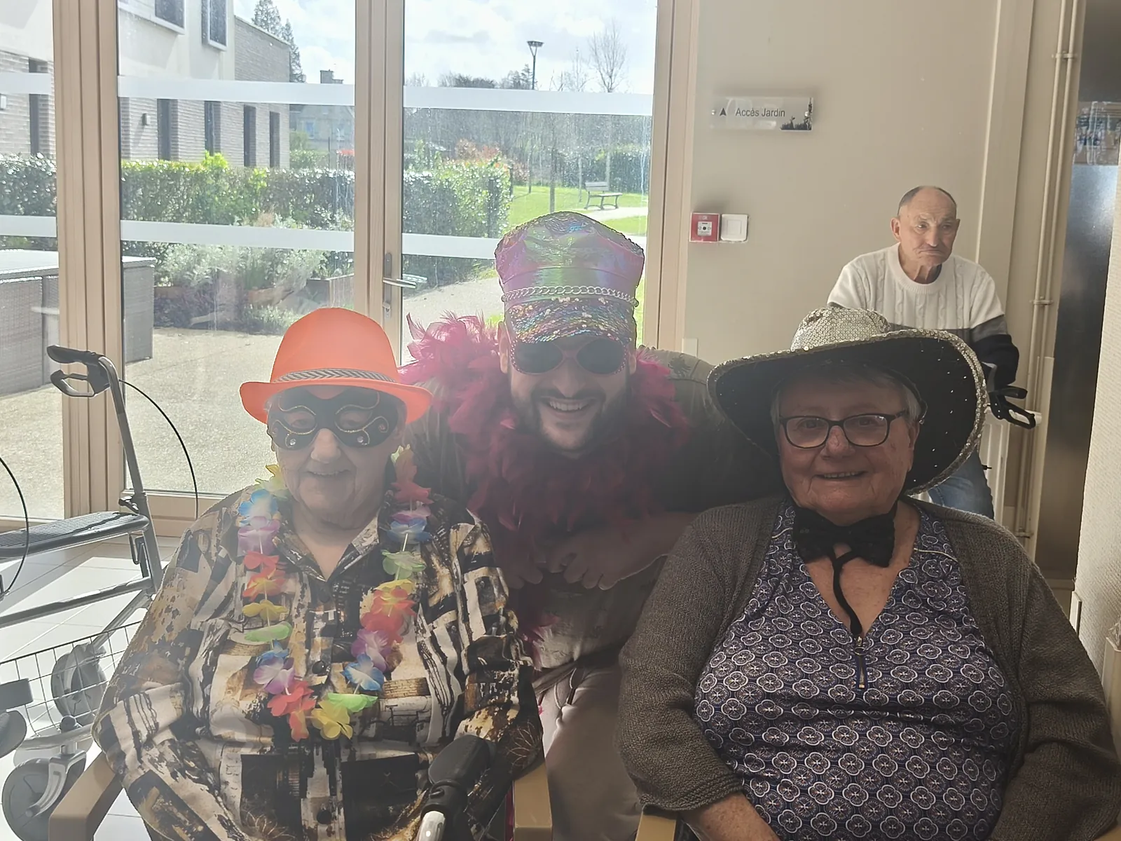 Carnaval à la résidence : un moment de partage intergénérationnel
