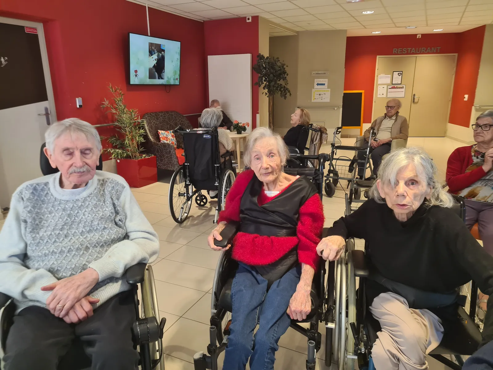 Carnaval à la résidence : un moment de partage intergénérationnel
