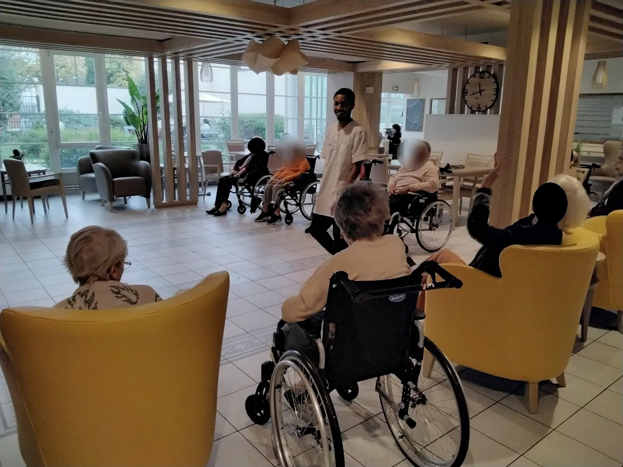 Activités physiques adaptées à la résidence Les Jardins d'Epinay