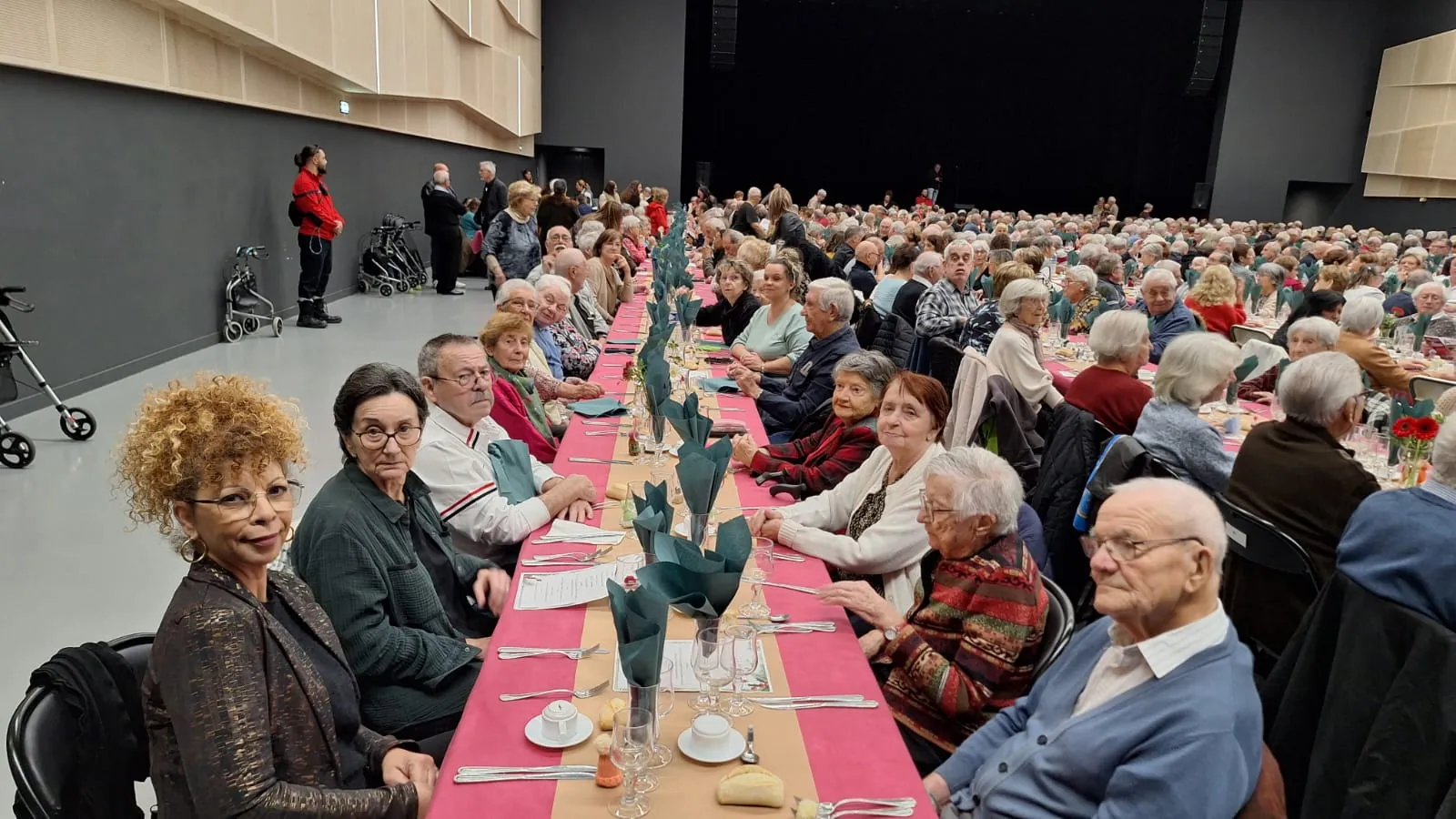  Sortie des résidents au repas des anciens organisé par la mairie