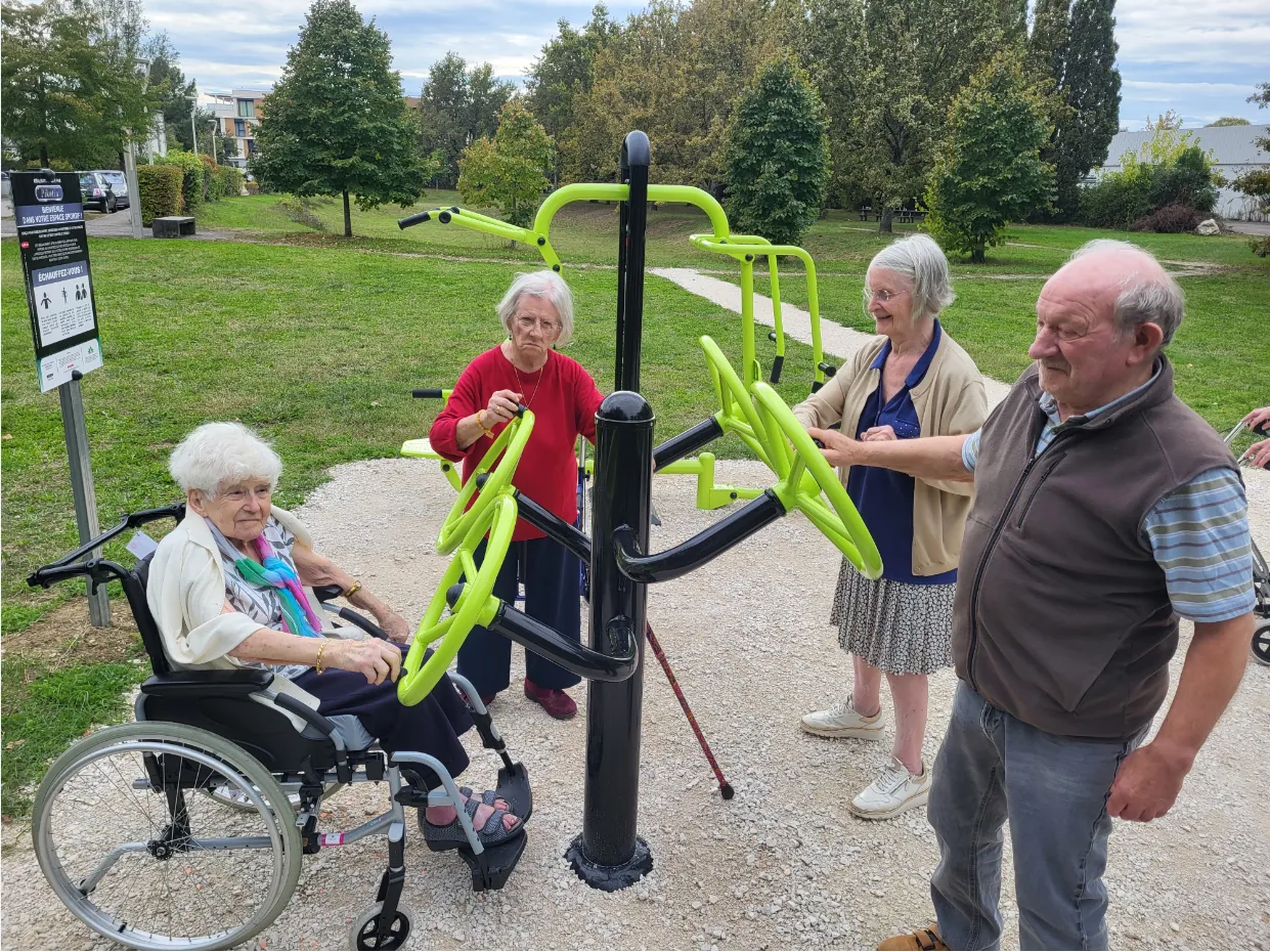 Sortie  de la résidence Saint Jean au parc Chabot d'Agen