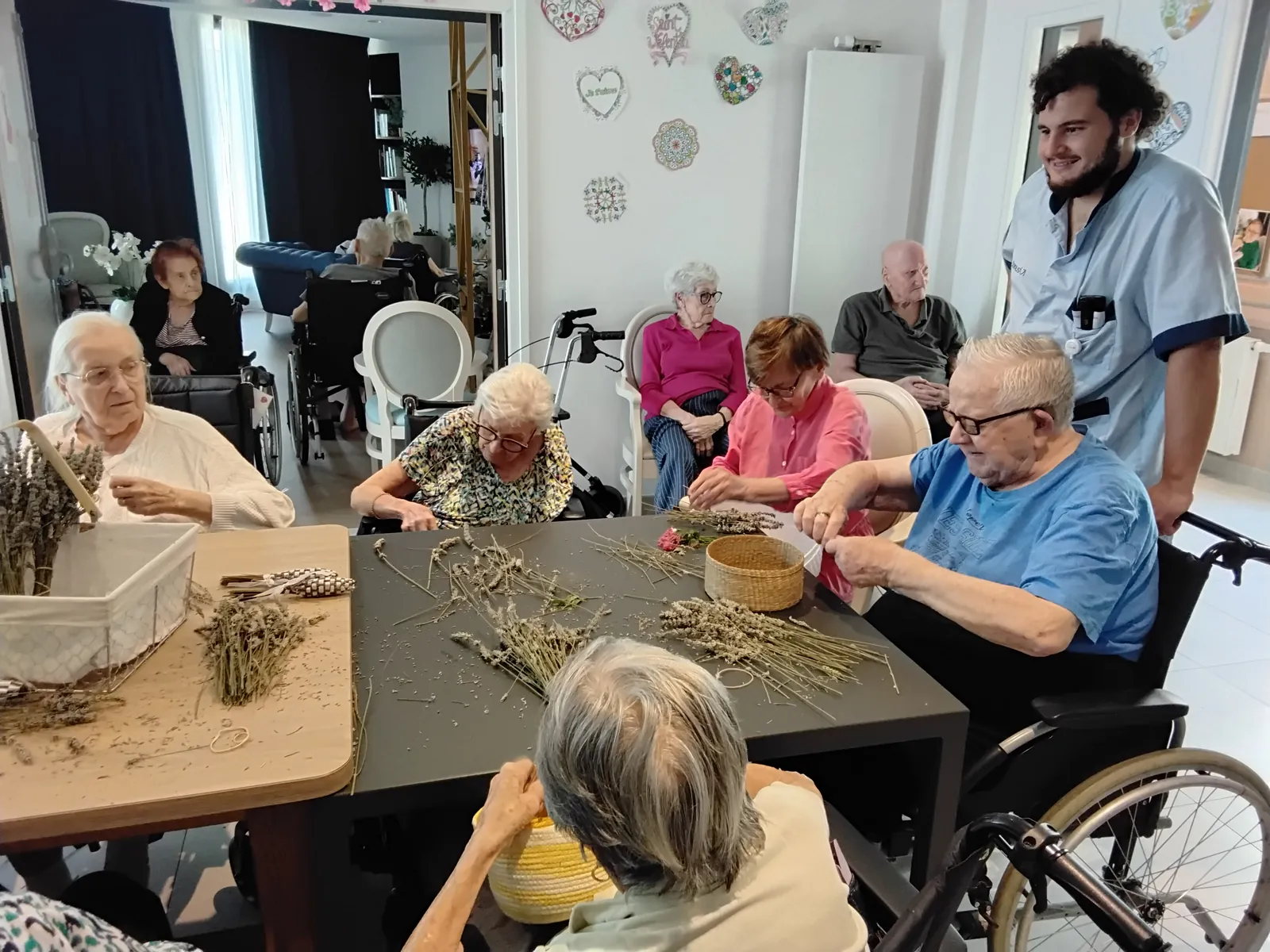Sachets de Lavande avec Cécile à la résidence Saint-Jean d'Agen
